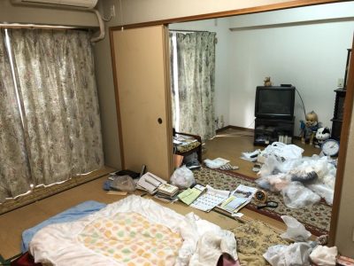 散らかった部屋